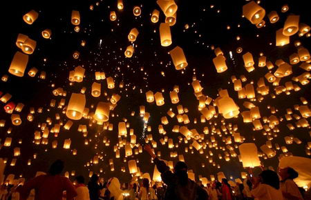 Floating lanterns or 'Yee Peng' during the Loy Kratong festival in Chiang Mai